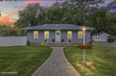20 Forest Hill Ave, Jackson, NJ 08527