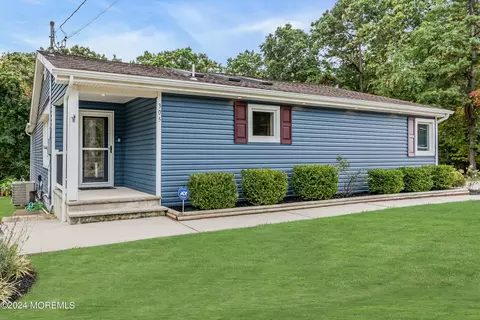 305 Monmouth Rd, Freehold, NJ 07728