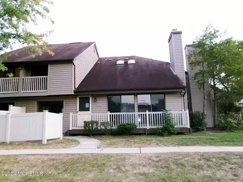 10 Cotswold Cir #8, Ocean, NJ 07712