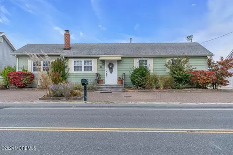 86 Jonathan Dr, Manahawkin, NJ 08050