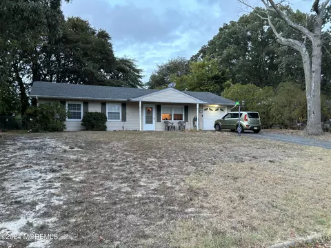 412 Lawrence Dr, Lanoka Harbor, NJ 08734