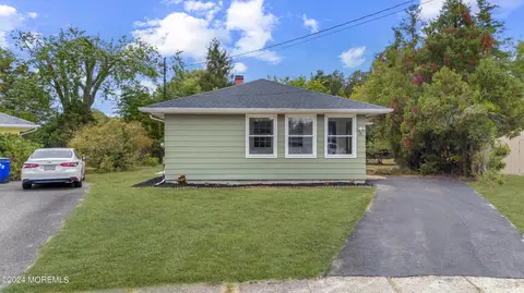 24 St Moritz Pl, Toms River, NJ 08753