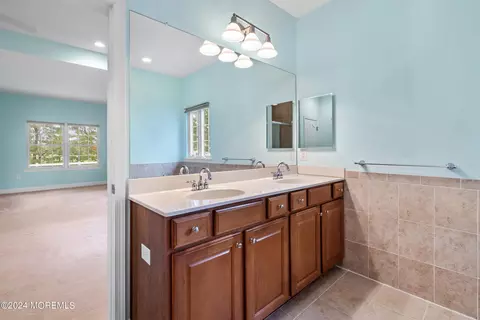 Bath - 102 Brigantine Blvd, Waretown, NJ 08758 photo 2 of 3