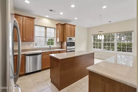 Kitchen - 102 Brigantine Blvd, Waretown, NJ 08758 photo 4 of 5
