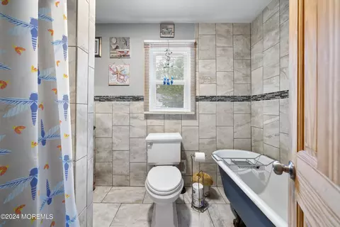 Bath - 230 Maple Ln, Forked River, NJ 08731 photo 2 of 4