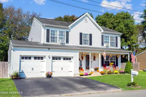 1432 Cable Ave, Beachwood, NJ 08722