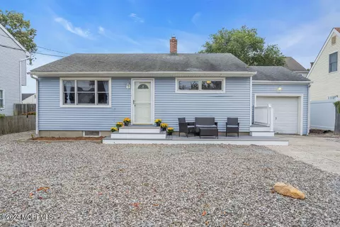 26 Harbor View Ln, Toms River, NJ 08753