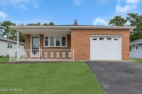 120 Biabou Dr, Toms River, NJ 08757