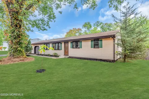 24 Forest Dr, Jackson, NJ 08527
