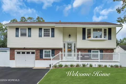 69 Jonquil Ln, Toms River, NJ 08753