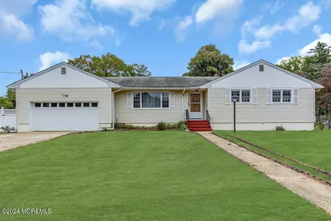 22 1st Ave, Eatontown, NJ 07724