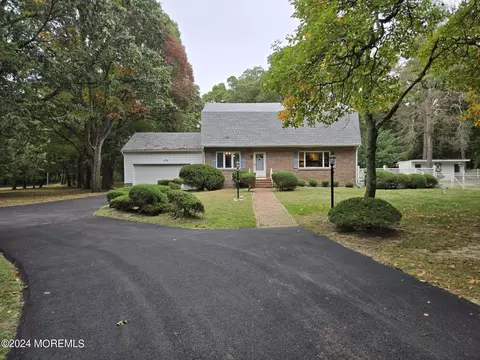 318 Riverdale Ave, Tinton Falls, NJ 07724