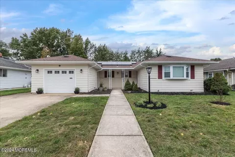 41 Scarborough Pl, Toms River, NJ 08757