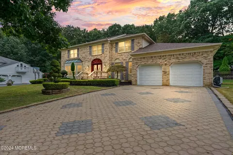 26 Crest Dr, Marlboro, NJ 07746