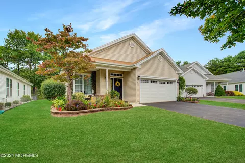 25 Cromwell Ct, Manchester, NJ 08759