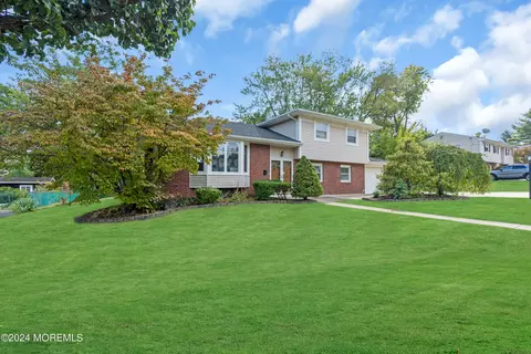 23 Kingsport Dr, Howell, NJ 07731