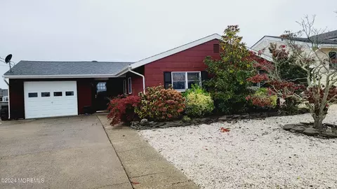 215 Montclair Rd S, Barnegat, NJ 08005