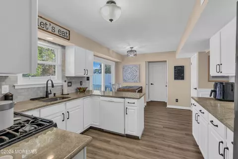 Kitchen - 6 Kiwi, Howell, NJ 07731 photo 3 of 4