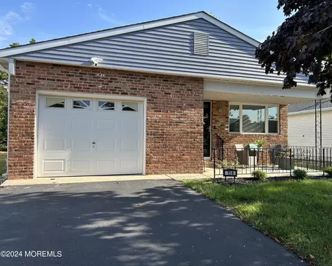 114 Santiago Dr, Toms River, NJ 08757
