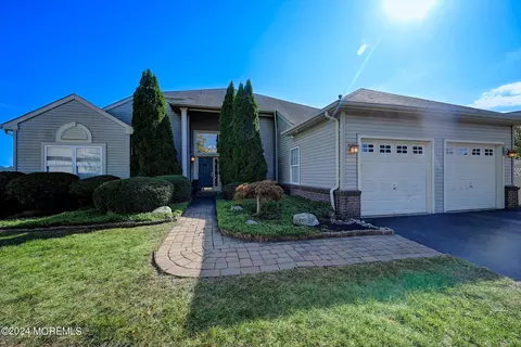 18 Como Ct, Manchester, NJ 08759