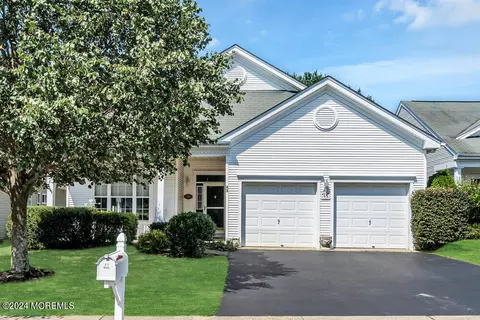43 Greensprings Dr, Lakewood, NJ 08701