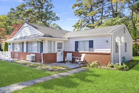 14 Mallard St #A, Manchester, NJ 08759