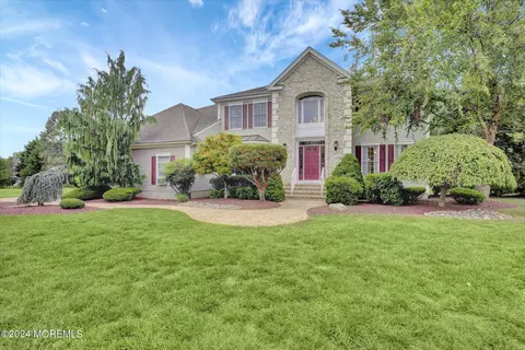 17 Chamberlin Ct, Cranbury, NJ 08512