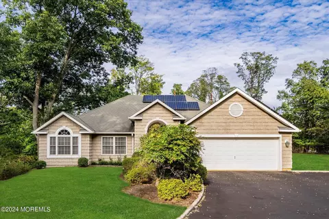 7 Grant Ct, Tinton Falls, NJ 07724