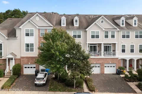 84 Bryce Ln, Manahawkin, NJ 08050