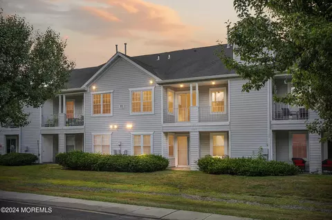 1115 Waters Edge Dr, Toms River, NJ 08753
