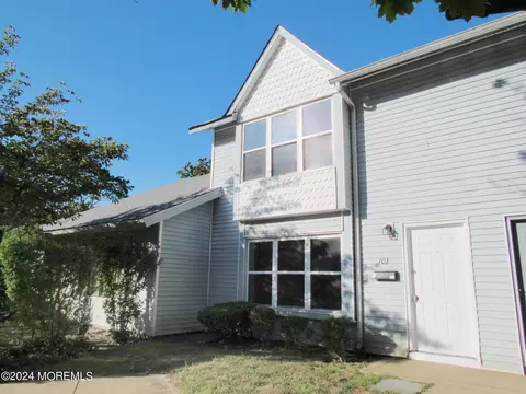103 Williamsburg Ln, Lakewood, NJ 08701