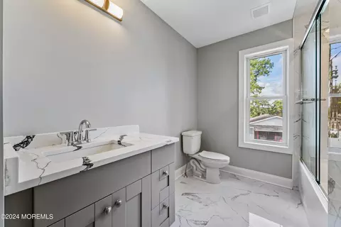 Bath - 1406 Circle Dr, Forked River, NJ 08731 photo 4 of 5