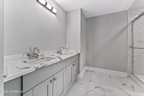 Bath - 1406 Circle Dr, Forked River, NJ 08731 photo 2 of 5