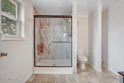 Bath - 115 E Mohawk Dr, Little Egg Harbor, NJ 08087 photo 3 of 3