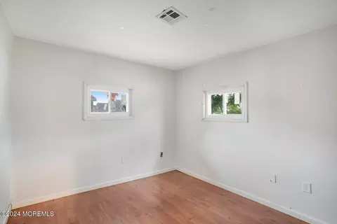Bedroom - 115 E Mohawk Dr, Little Egg Harbor, NJ 08087 photo 4 of 7