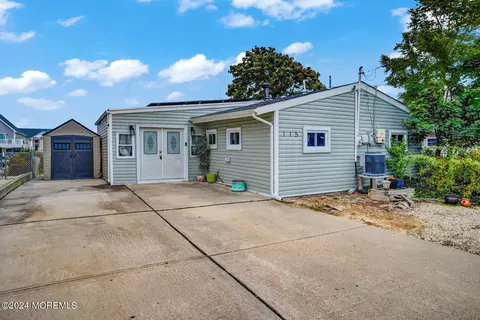 115 E Mohawk Dr, Little Egg Harbor, NJ 08087