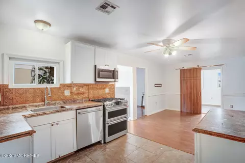 Kitchen - 115 E Mohawk Dr, Little Egg Harbor, NJ 08087 photo 2 of 3