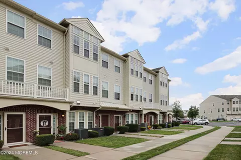 29 Jake Dr, Tinton Falls, NJ 07712
