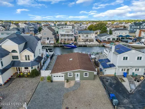 32 Anchorage Dr, Toms River, NJ 08753