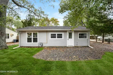 906 Tampa Rd, Forked River, NJ 08731