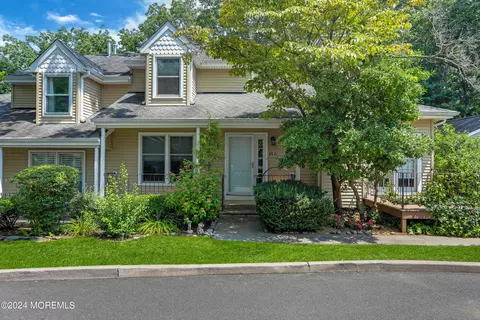 15 Chestnut Ct #D, Brielle, NJ 08730