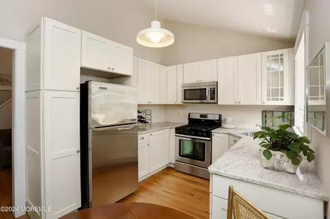 Kitchen - 15 Chestnut Ct #D, Brielle, NJ 08730 photo 2 of 4