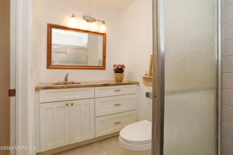 Bath - 15 Chestnut Ct #D, Brielle, NJ 08730 photo 2 of 4