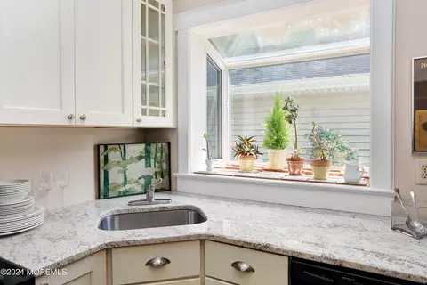 Kitchen - 15 Chestnut Ct #D, Brielle, NJ 08730 photo 3 of 4