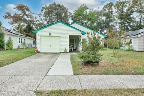241 Yorktown Dr, Little Egg Harbor, NJ 08087