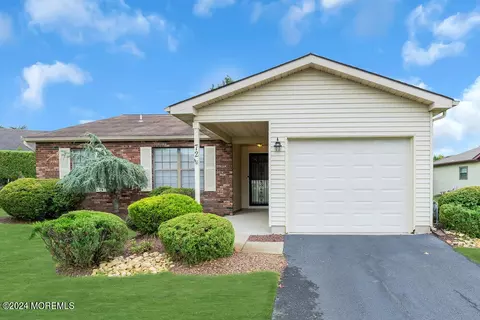 72 Clubhouse Ln, Marlboro, NJ 07746