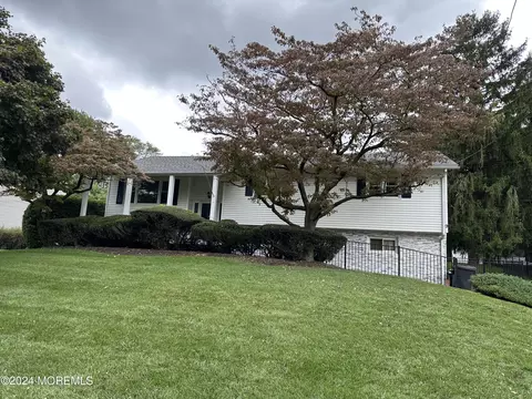 9 Heather Dr, Manalapan, NJ 07726