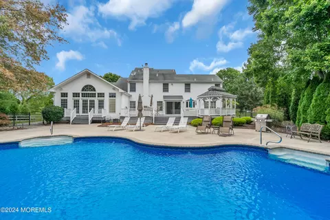 16 Saddlebrook Rd, Millstone, NJ 08535