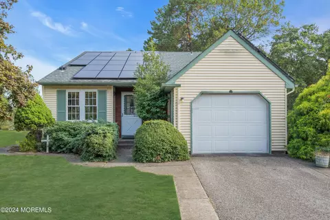 48 Birchwood Dr #50, Whiting, NJ 08759