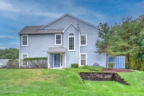 215 Ashwood Ct, Howell, NJ 07731